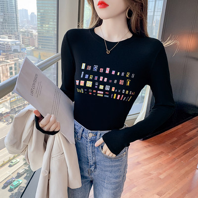 Μοντέρνα γυναικεία μπλούζα με στρογγυλή λαιμόκοψη και τύπωμα