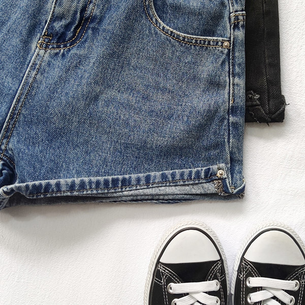 Ženske kratke hlače s džepovima i visokim strukom u plavoj i crnoj boji