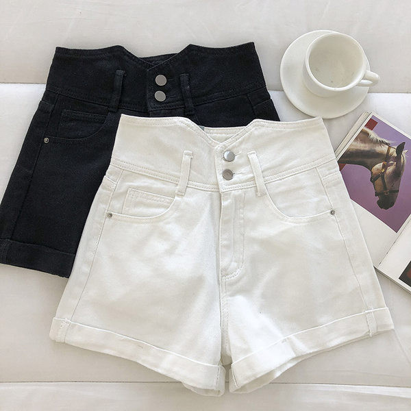 Γυναικεία κοντή τζιν με ψηλή μέση - σε λευκό και μαύρο χρώμα