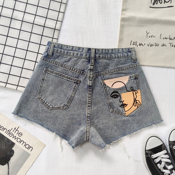 Κοντό τζιν μοντέρνο γυναικείο με απλικέ και ψηλή μέση