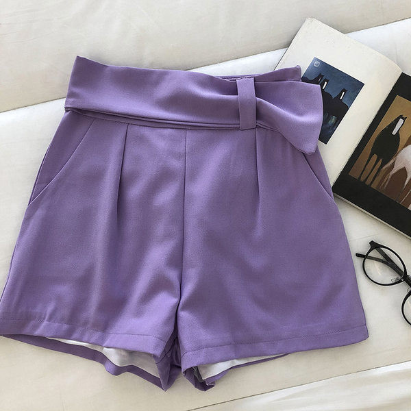 Šortai su diržu ir aukštu juosmeniu