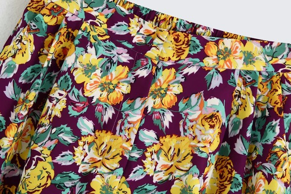 Γυναικεία σορτς με λουλουδάτο μοτίβο