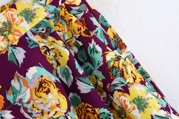 Γυναικεία σορτς με λουλουδάτο μοτίβο