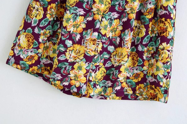 Γυναικεία σορτς με λουλουδάτο μοτίβο