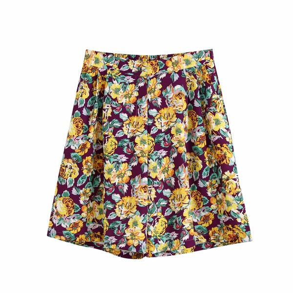 Γυναικεία σορτς με λουλουδάτο μοτίβο