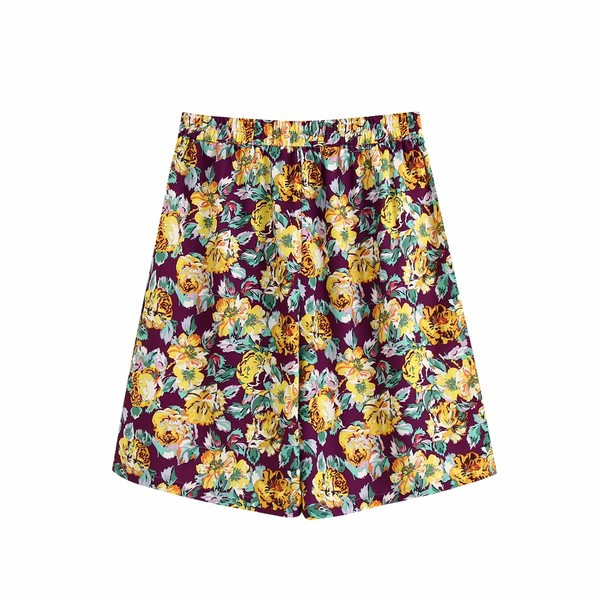 Γυναικεία σορτς με λουλουδάτο μοτίβο