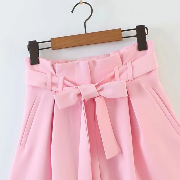 Μοντέρνα σορτς με ζώνη σε ροζ χρώμα