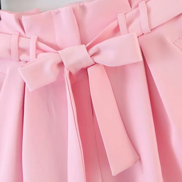 Μοντέρνα σορτς με ζώνη σε ροζ χρώμα