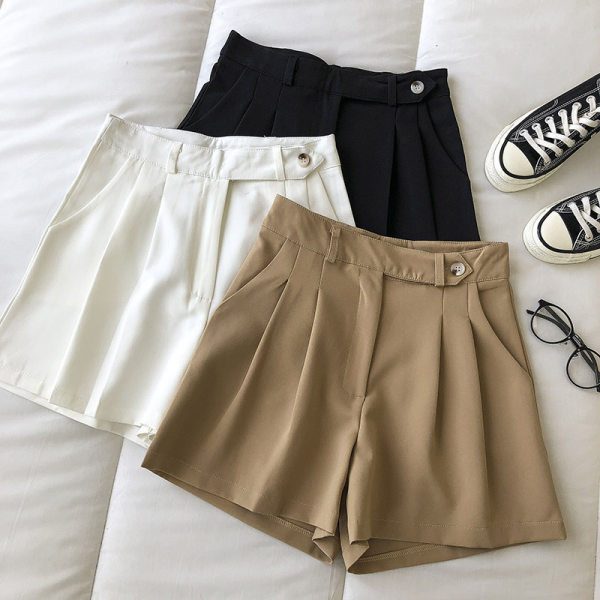 Νέο μοντέλο γυναικεία σορτς με ψηλή μέση και κουμπί