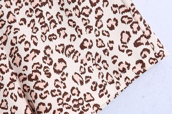 Casual γυναικεία σορτς με άνιμαλ μοτίβο και ψηλή μέση