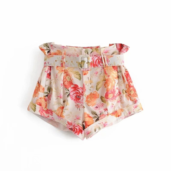 Γυναικεία σορτς με ζώνη και λουλουδάτο μοτίβο