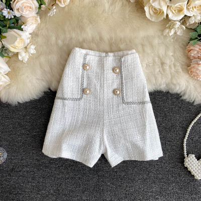 Μοντέρνα γυναικεία σορτς με ψηλή μέση και κουμπιά