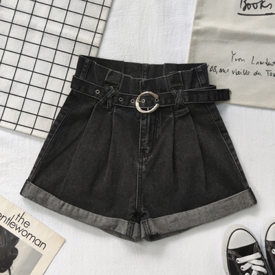 Γυναικεία σορτς με τσέπες και ζώνη σε γκρι και μαύρο χρώμα