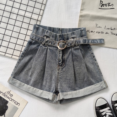 Γυναικεία σορτς με τσέπες και ζώνη σε γκρι και μαύρο χρώμα