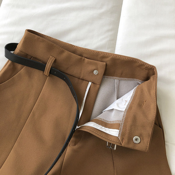 Μοντέρνο παντελόνι με ζώνη και ψηλή μέση