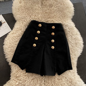 Γυναικεία βελούδο σορτς και κουμπιά