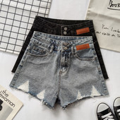 Σορτς τζιν με σκισμένα σχέδια και τσέπες