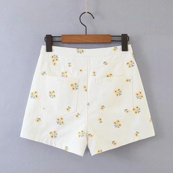 Γυναικεία σορτς με κορδόνια και λουλουδάτο μοτίβο