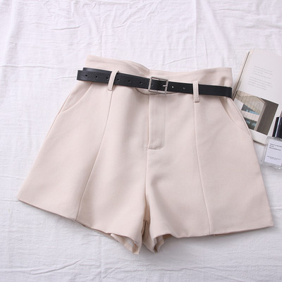 Mūsdienīgi sieviešu šorti ar jostiņu un kabatām – vairākās krāsās