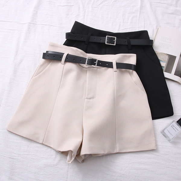 Mūsdienīgi sieviešu šorti ar jostiņu un kabatām – vairākās krāsās