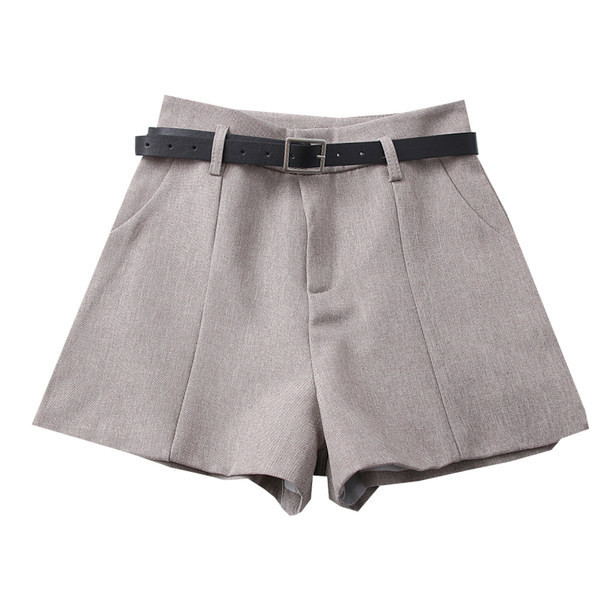 Mūsdienīgi sieviešu šorti ar jostiņu un kabatām – vairākās krāsās