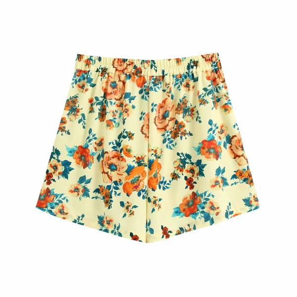 Ležerne kratke hlače s visokim strukom i cvjetnim uzorkom