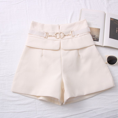 Γυναικεία σορτς με μεταλλικό στοιχείο - ψηλή μέση