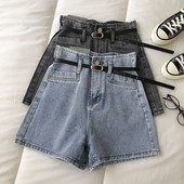 Kratke moderne traperice s remenom i džepovima