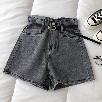 Kratke moderne traperice s remenom i džepovima