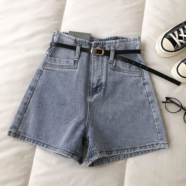 Kratke moderne traperice s remenom i džepovima