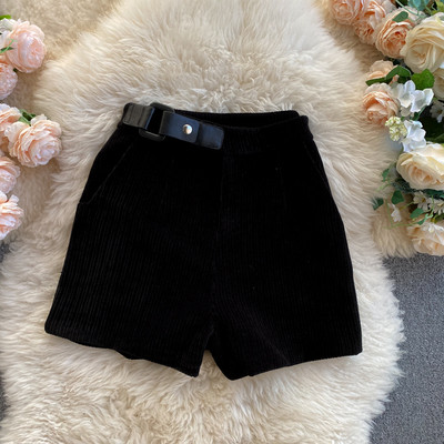 Ρετρό μοντέλο γυναικεία σορτς με τσέπες