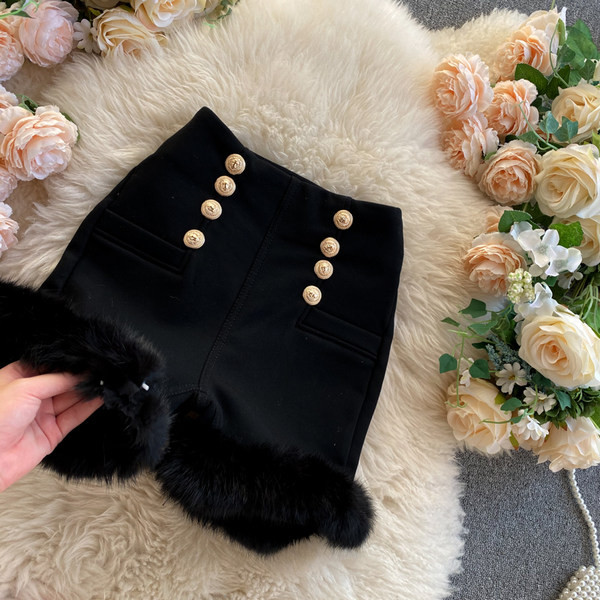 Γυναικεία σορτς σε μαύρο χρώμα με κουμπιά