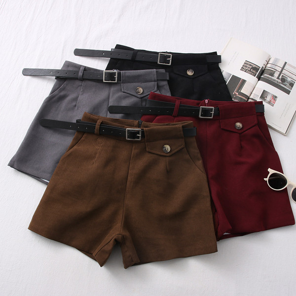 Moderne ženske kratke hlače - s visokim strukom i remenom