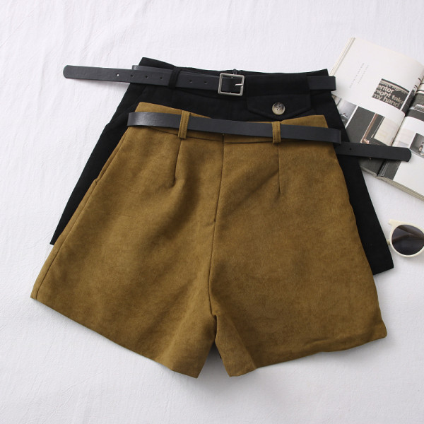 Moderne ženske kratke hlače - s visokim strukom i remenom