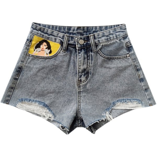 Jauns īsu sieviešu džinsu modelis ar aplikāciju un saplēstu motīvu