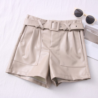 Naujo modelio moteriški šortai su dirbtinės odos dirželiu