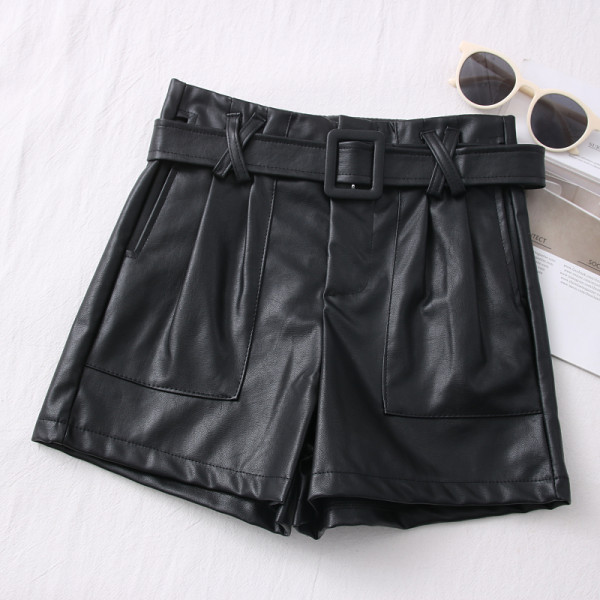 Naujo modelio moteriški šortai su dirbtinės odos dirželiu