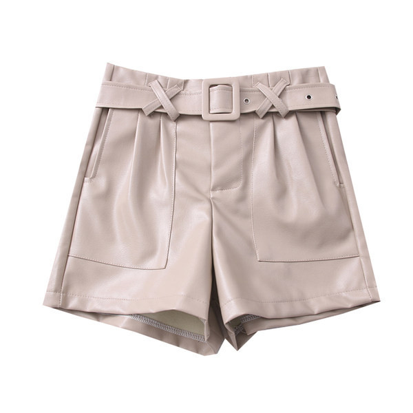 Naujo modelio moteriški šortai su dirbtinės odos dirželiu