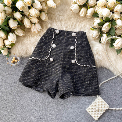 Μοντέρνα γυναικεία σορτς με πέρλες και ψηλή μέση