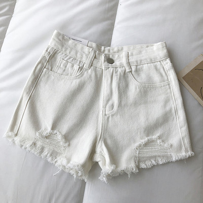 Κοντά τζιν με τσέπες και σκισμένα μοτίβα