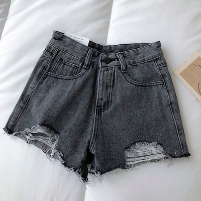 Κοντά τζιν με τσέπες και σκισμένα μοτίβα