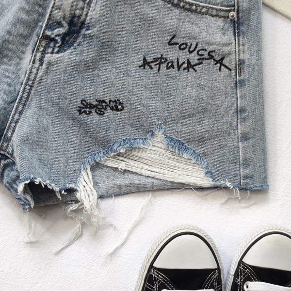 Ženske traper kratke hlače s poderanim uzorkom