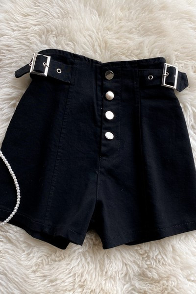 Ženske kratke hlače s gumbima u crnoj boji