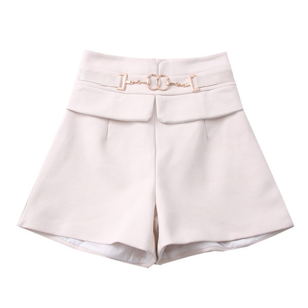 Novi model ženskih kratkih hlača s visokim strukom i metalnim elementom