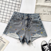 Ženske kratke hlače s vezom u boji i poderanim uzorkom