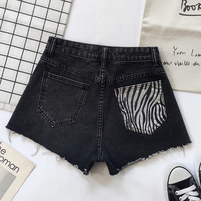 Jauns sieviešu īso džinsu modelis ar spīdīgu efektu