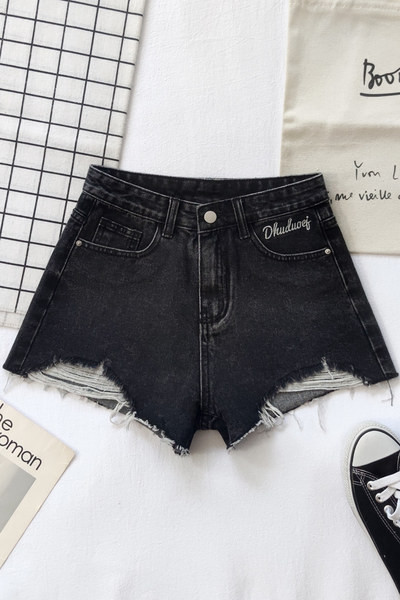 Jauns sieviešu īso džinsu modelis ar spīdīgu efektu