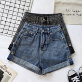 Naiste taskutega teksapüksid - tavaline mudel