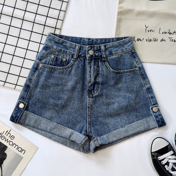 Naiste taskutega teksapüksid - tavaline mudel