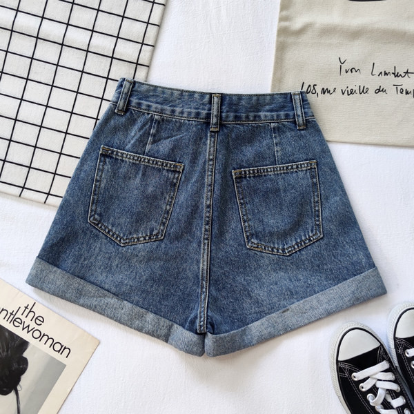 Naiste taskutega teksapüksid - tavaline mudel